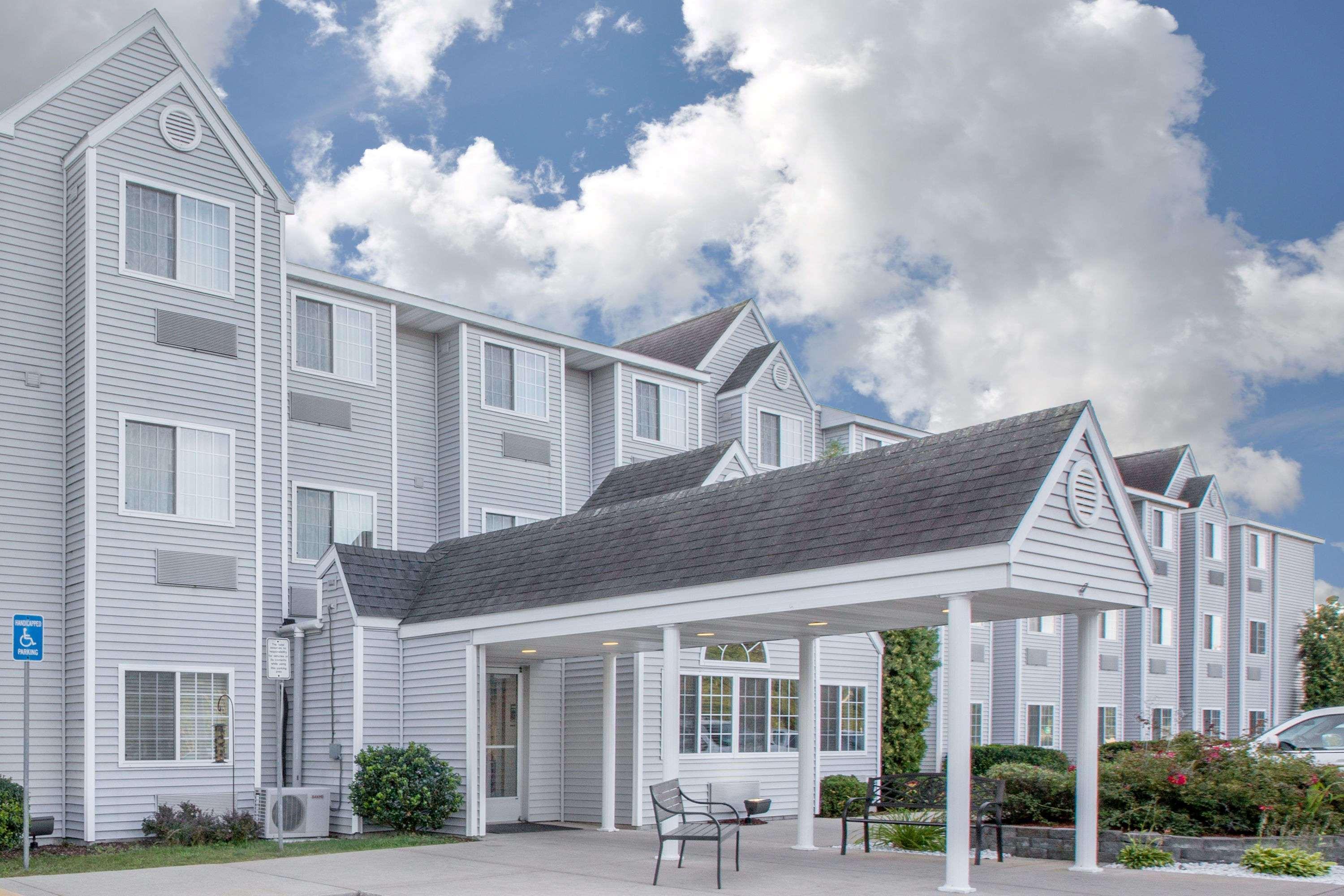 Microtel And 3* Manistee