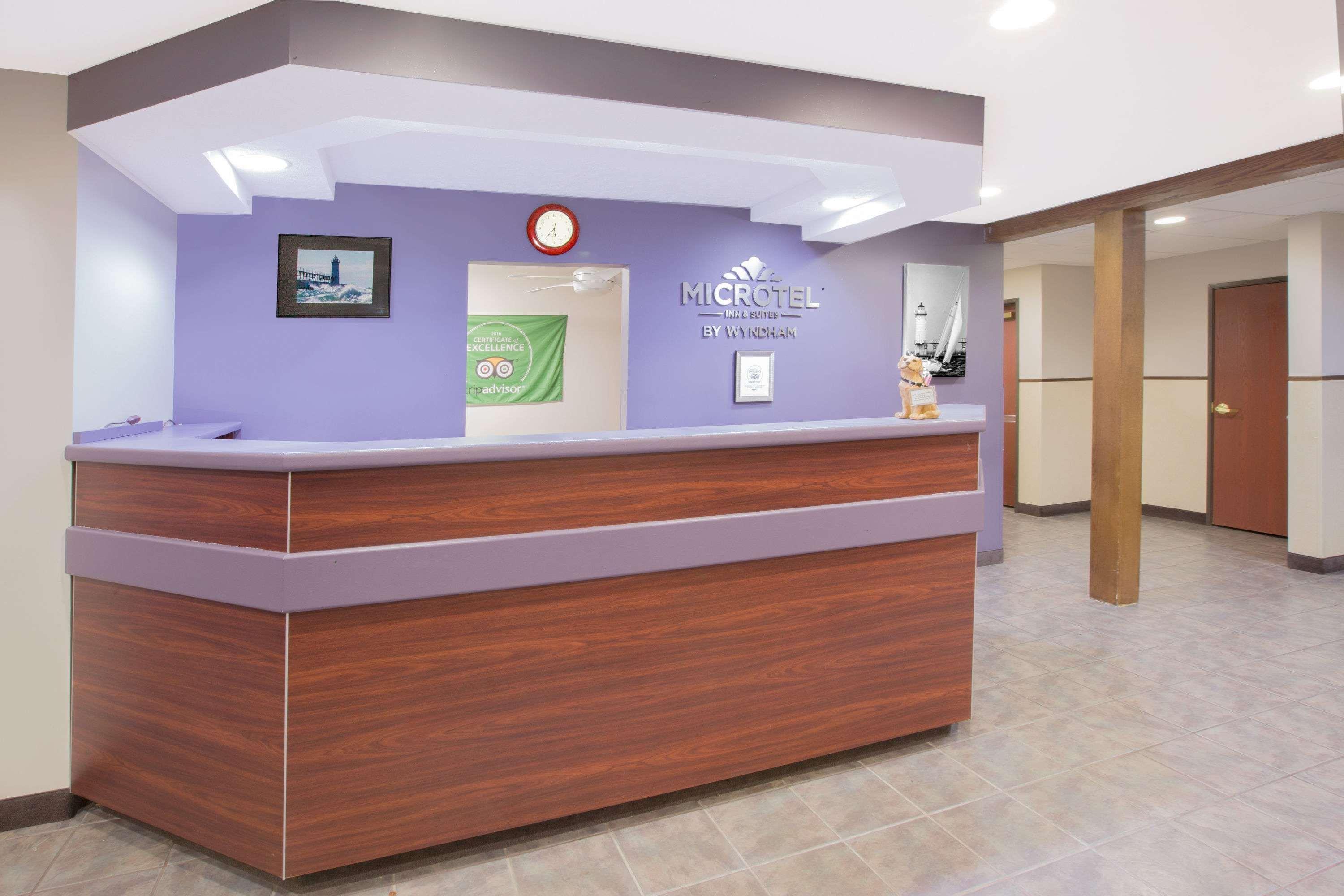 Microtel And Hotel Manistee