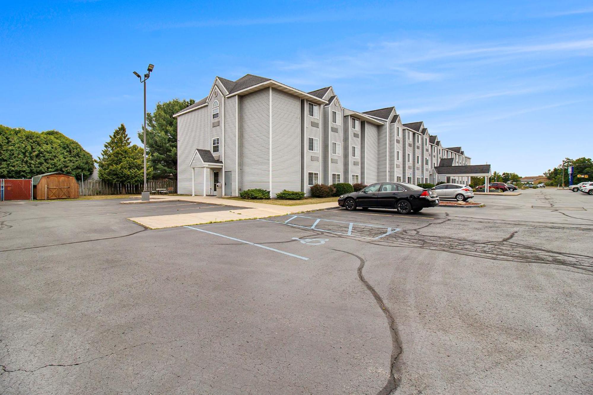 Microtel And 3* Manistee