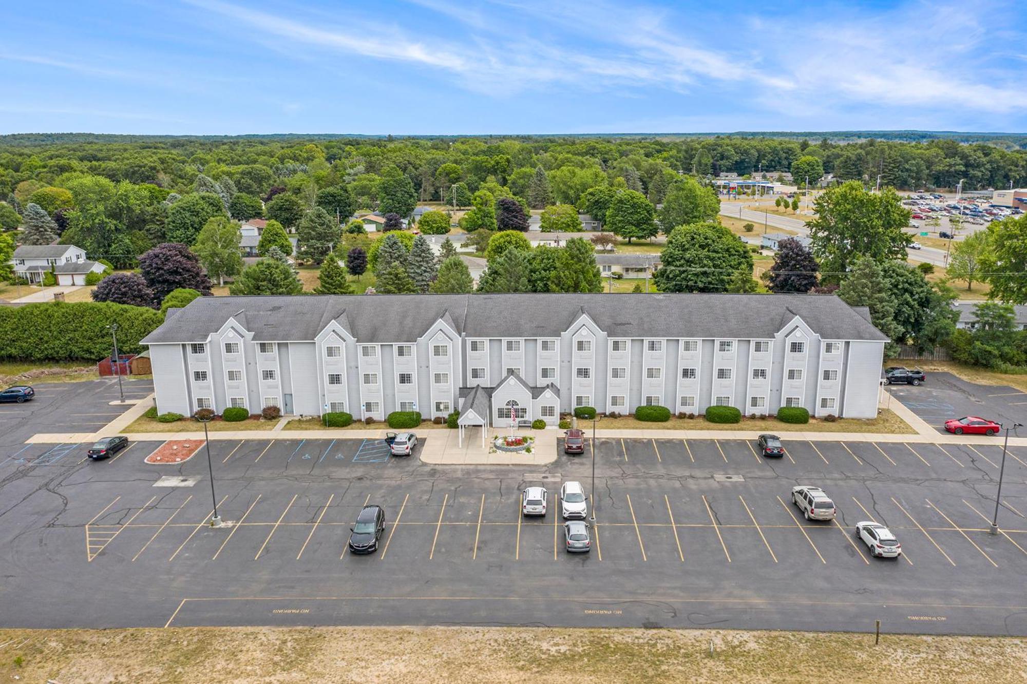 Microtel And 3* Manistee