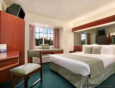 Microtel And Hotel Manistee