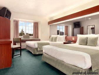 Microtel And Hotel Manistee
