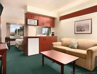 Hotel Microtel And Manistee